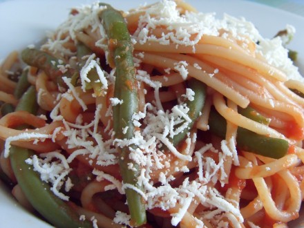 Spaghetti with green beans finished dish