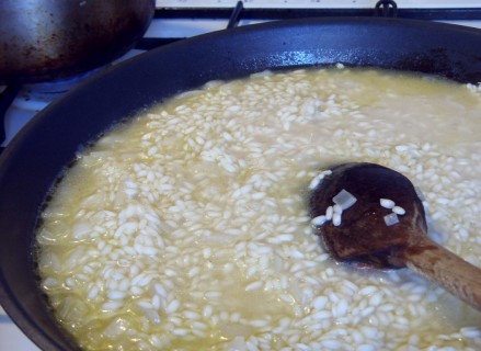  Arancini cooking risotto