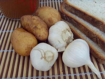 Garlic soup ingredients